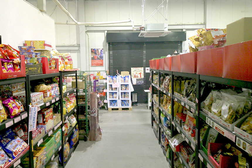 鴨方店店内