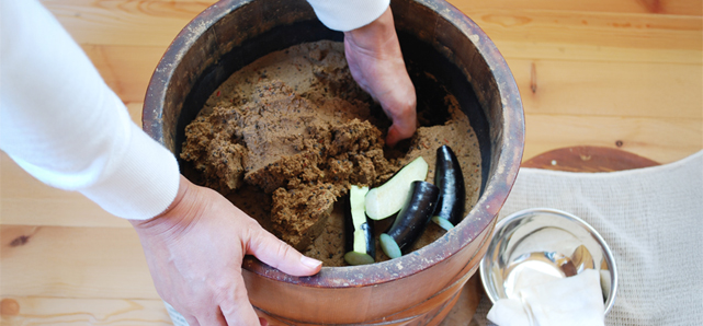 ぬか漬けが入ったぬか床